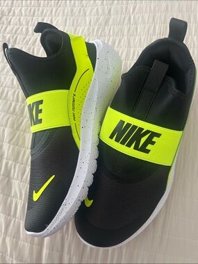 Brand New Nike  Kids Black and Neon Yellow Slip-On Sneakers